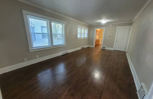 Two bedroom, One Bathroom Home with Partially fenced back yard photos photos