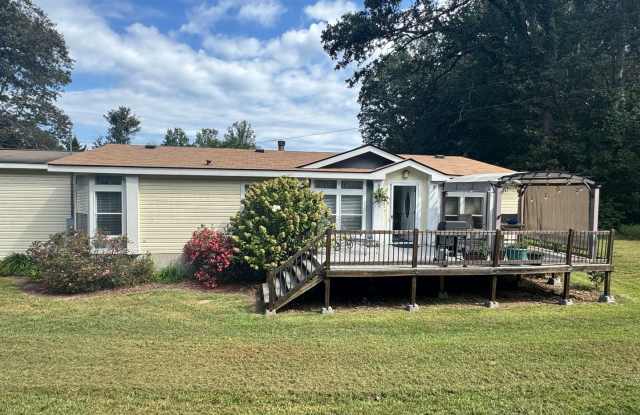 Spacious 3-Bedroom Home with Fenced Lot and Animal Facilities – Maysville, GA photos photos