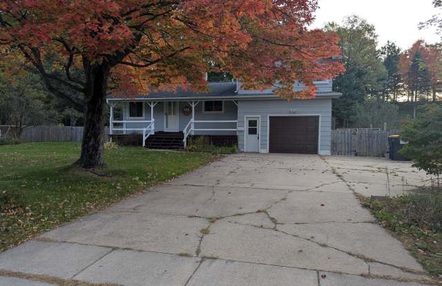 519 Pflieger St Gallery 2