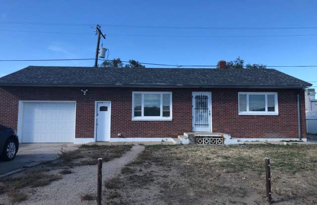921 W Pine - 921 West Pine Street, Rawlins, WY 82301
