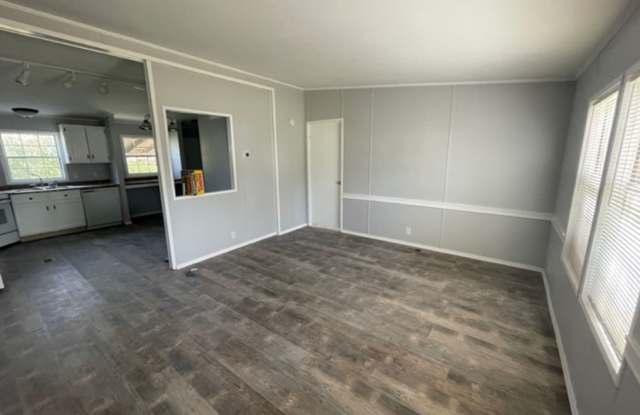 Updated 3 Bedroom, 2 Bathroom House Gallery 3
