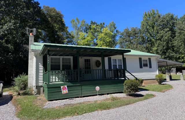 3 BED, 1.5 BATH HOME OUT IN THE BEAUTIFUL COUNTRY SIDE! Gallery 1
