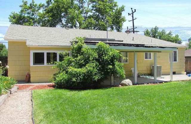 Available Mid-April – Beautiful 3 Bedroom Home on Hunter Lake Drive photos photos