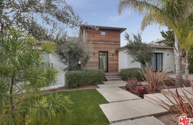 902 Berkeley St - 902 Berkeley Street, Santa Monica, CA 90403