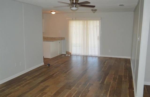1119 Cozby Street E Gallery 3