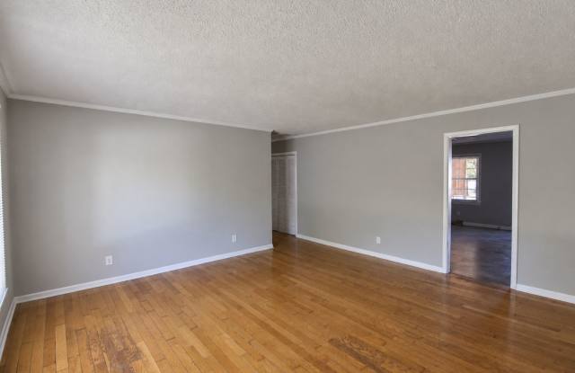 Pet-Friendly 4-Bedroom Home with Fenced Yard & Covered Back Porch Gallery 4