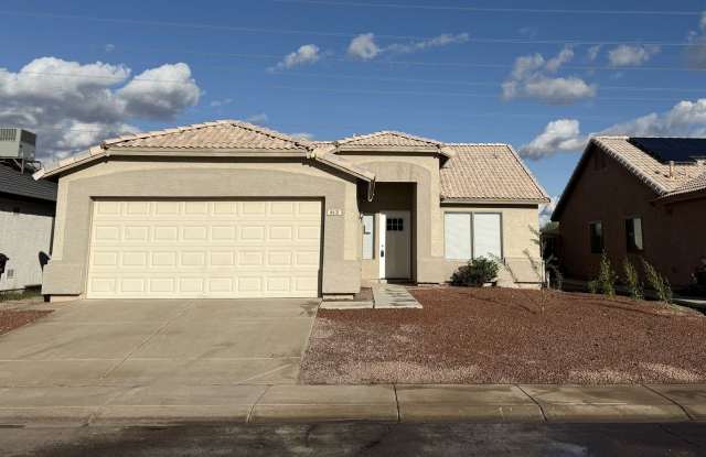 Convenient location-Close to Luke AFB, the 303, the 101 and Sun City! - 8631 North 112th Avenue, Peoria, AZ 85345