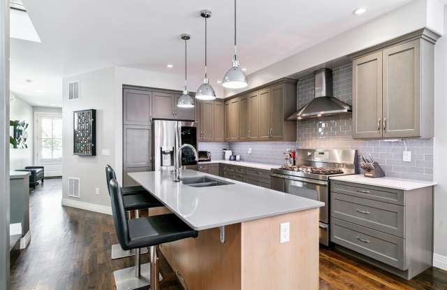Beautiful Modern 4 Bedroom Denver Home Gallery 4