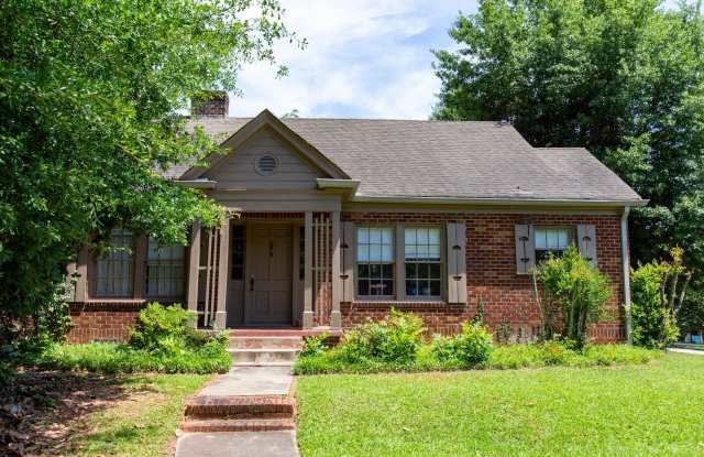 Split- Level Unit in Normaltown! Gallery 1