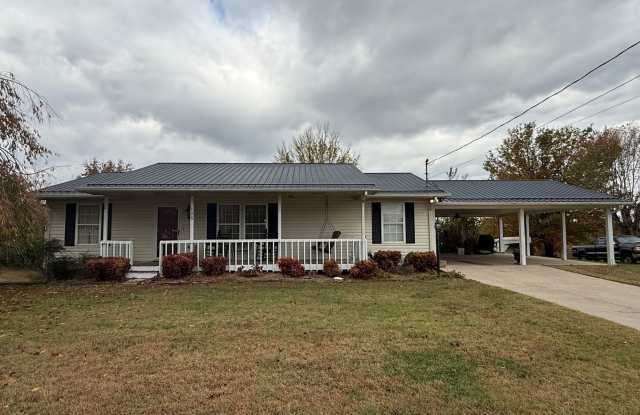 3 Bedroom 2 Bathroom Fully Furnished Home in Greeneville, TN - 125 New Hope Road, Greeneville, TN 37745 3 Bedroom 2 Bathroom Fully Furnished Home in Greeneville, TN - 125 New Hope Road, Greeneville, TN 37745