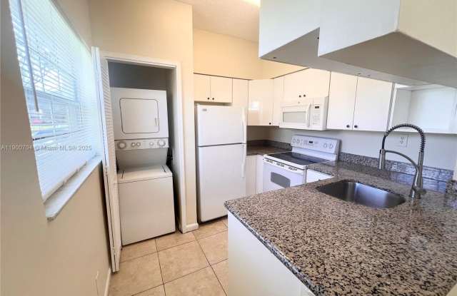 731 Cypress Ln - 731 Cypress Lane, Deerfield Beach, FL 33064