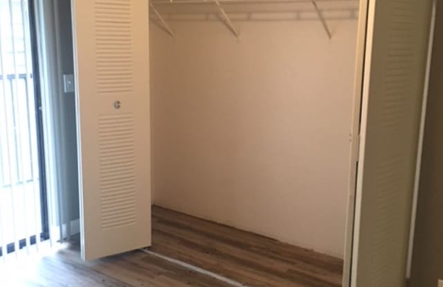 Seville Apartments. A Beautiful apartments is waiting for you to make it a Home. Great Specials Today! Gallery 4