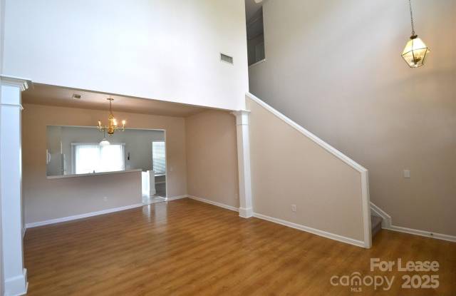 7010 Beverly Springs Drive Gallery 4