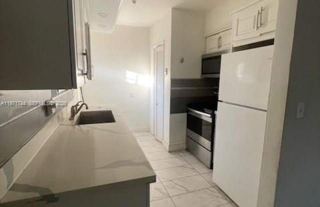 121 NE 169th Ter photos photos