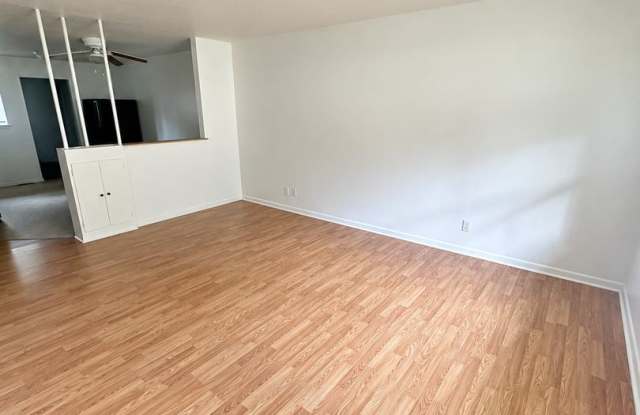 2 Bedroom 1 Bathroom off Bonny Oaks! Housing Vouchers Accepted! Gallery 3