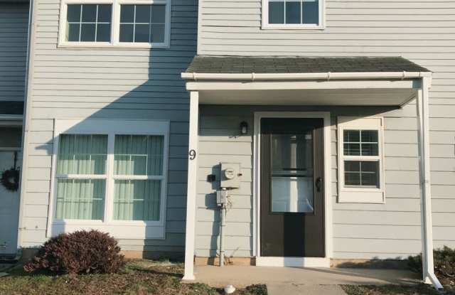 Move-In Ready 3BR 2.5bathroomTownhome – Yard  *OPEN HOUSE July 5, 26 1PM-2PM * photos photos