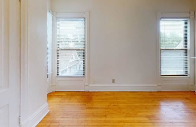 1120-1122 4th St SE Gallery 4
