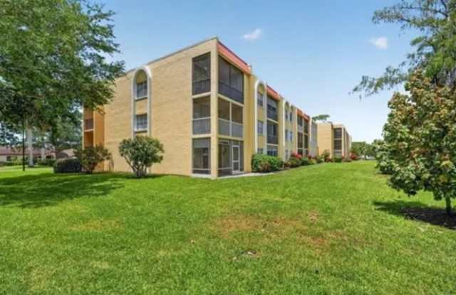 1084 Forest Lakes Dr Gallery 2