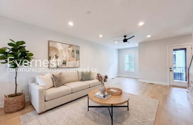 1011 44th Avenue North Gallery 3