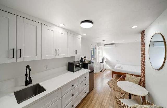 2154-B Union St Gallery 3