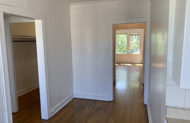 5009 North HARDING Avenue Gallery 4