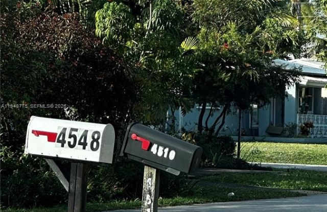 4548 SW 33rd Ave photos photos