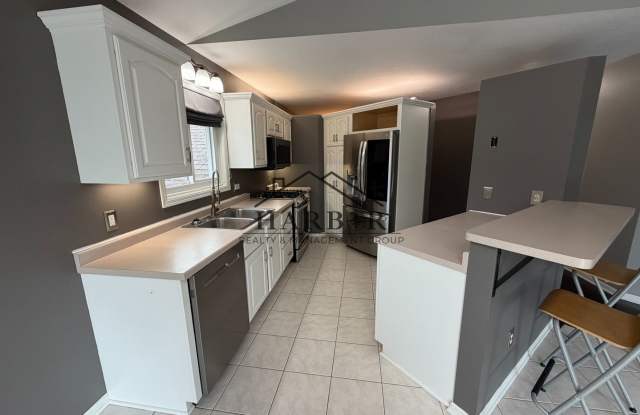 118 N River Court NE photos photos