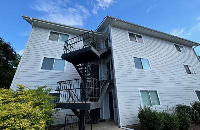 Village Green Condos C-202 - 559 West Glenn Avenue, Auburn, AL 36832