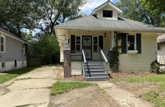 Now Leasing: 680 Grifton Avenue – 2 Bedrooms, Bonus Space & Great Akron Location Pet Friendly photos photos