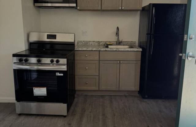 912 W Second Street unit: 17 photos photos