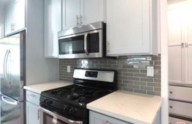 1844 South Barrington Avenue Gallery 1