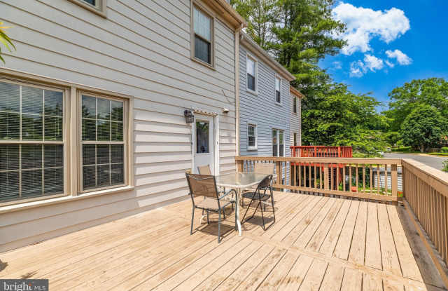 5547 CABAT LAKE COURT - 5547 Cabat Lake Court, Kings Park West, VA 22032