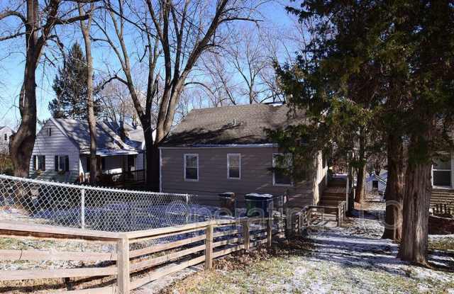 1305 Franklin St - 1305 Franklin Street, Bellevue, NE 68005
