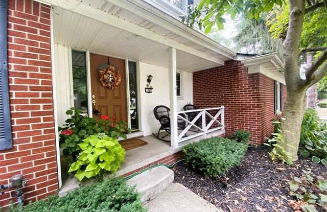 1707 Fox River Drive Gallery 3