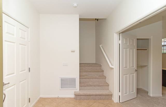 Incredible 3 bed & 3.5 bath Tri-Level Condo in San Marcos! Gallery 3