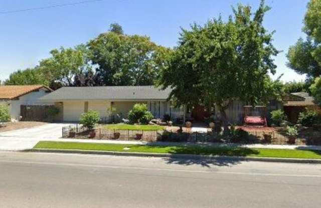 Gorgeous Home for Rent in Prime Northwest Fresno – 3BD/2BA | 3029 W Barstow Ave! photos photos