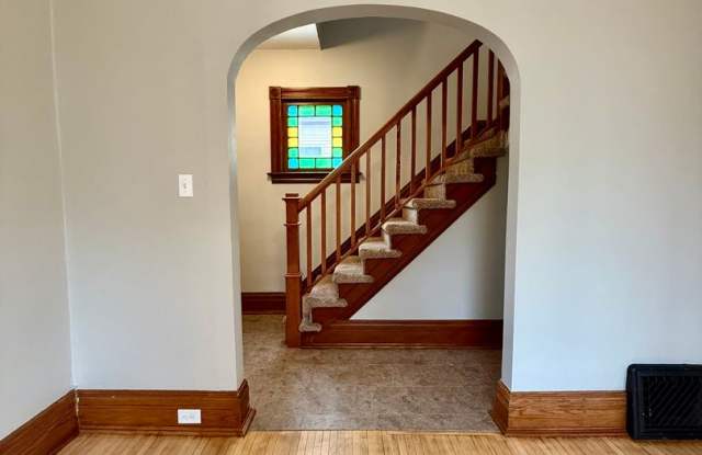 Available Feb 15th! Spacious 3–4 Bedroom Home in Prime Central Location photos photos