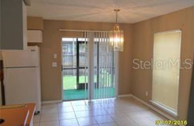 132 DOUGLAS ROAD W Gallery 2