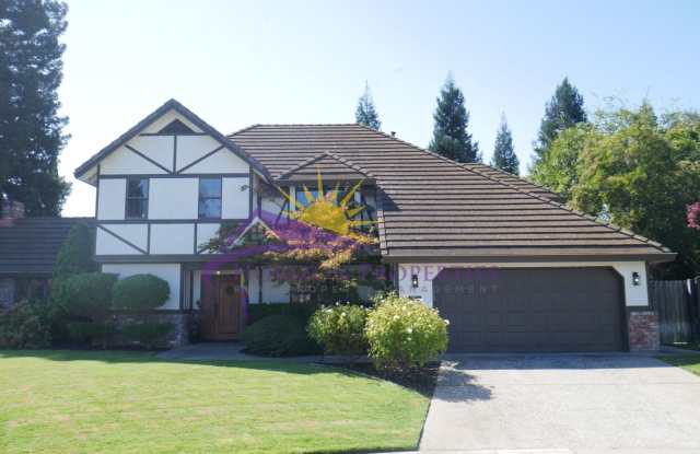 Spacious Two Story 4 Bed 3 Bath 2,757sqft Roseville Home in Woodridge Creek Gallery 1