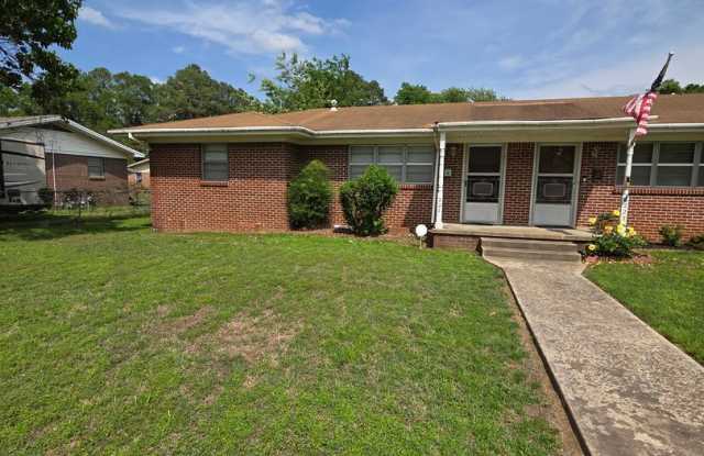 221-223 S Hastings - 221 South Hastings Avenue, Russellville, AR 72801 221-223 S Hastings - 221 South Hastings Avenue, Russellville, AR 72801