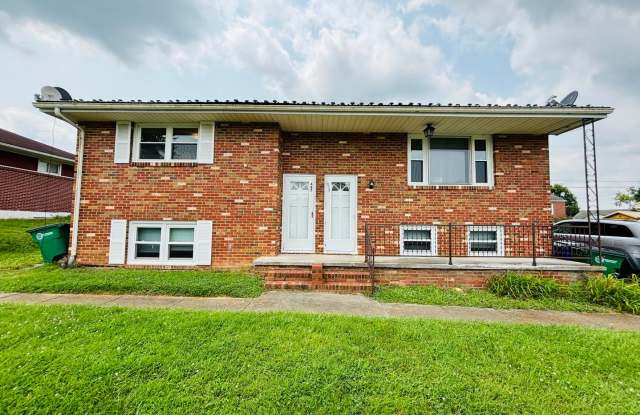 2 Bedroom, 1 Bath Duplex Gallery 3