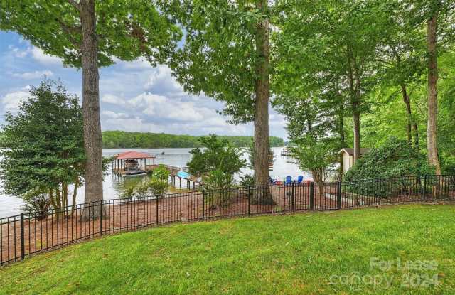 139 Hawkes Point Drive Gallery 3