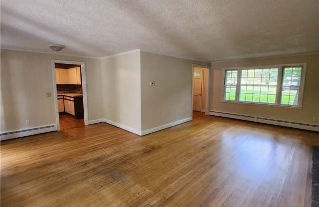 446 Hopmeadow Street Gallery 4