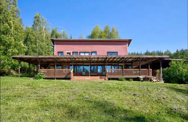 Beautiful, secluded 3 bedroom home for rent photos photos