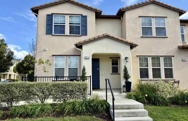 3014 North Oxnard Boulevard photos photos