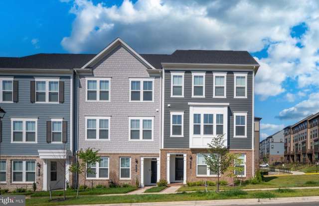 1747 RIVERBLUFF Avenue - 1747 Riverbluff Avenue, Cherry Hill, VA 22026