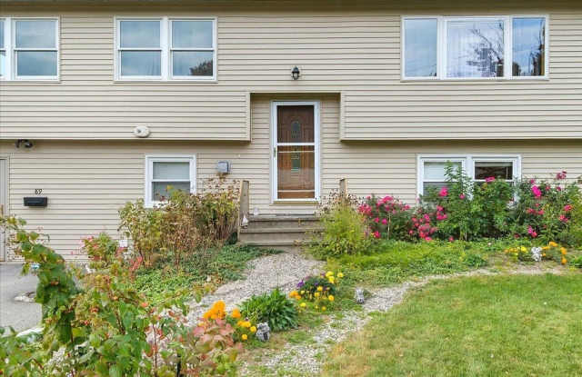 Beautifully Maintained Single‑Family Home With Flexible, Multi‑Area Layout photos photos