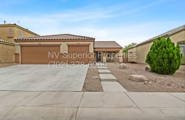 Single Story! SOLAR PANELS! Three Car Garage!! NO Carpet! Gallery 1