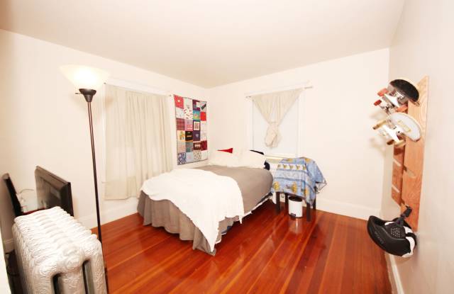 Brighton 2 Bed | Cats Welcome | Laundry in Building | No Broker Fee Gallery 3