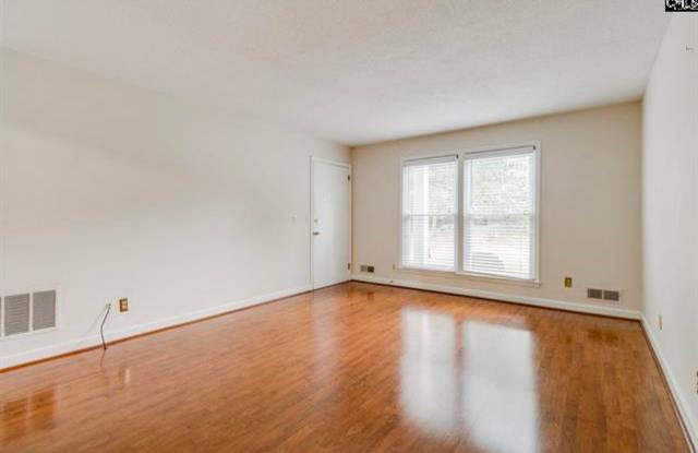 MOVE-IN READY IN FOREST ACRES! Gallery 4